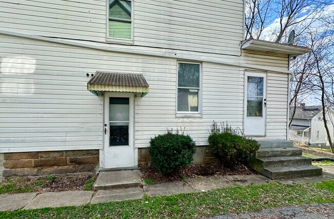 Building Photo - 923 Marshall Ave