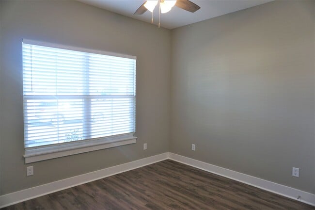 Building Photo - 3 Bedroom, 2 Bath Home in Valley View