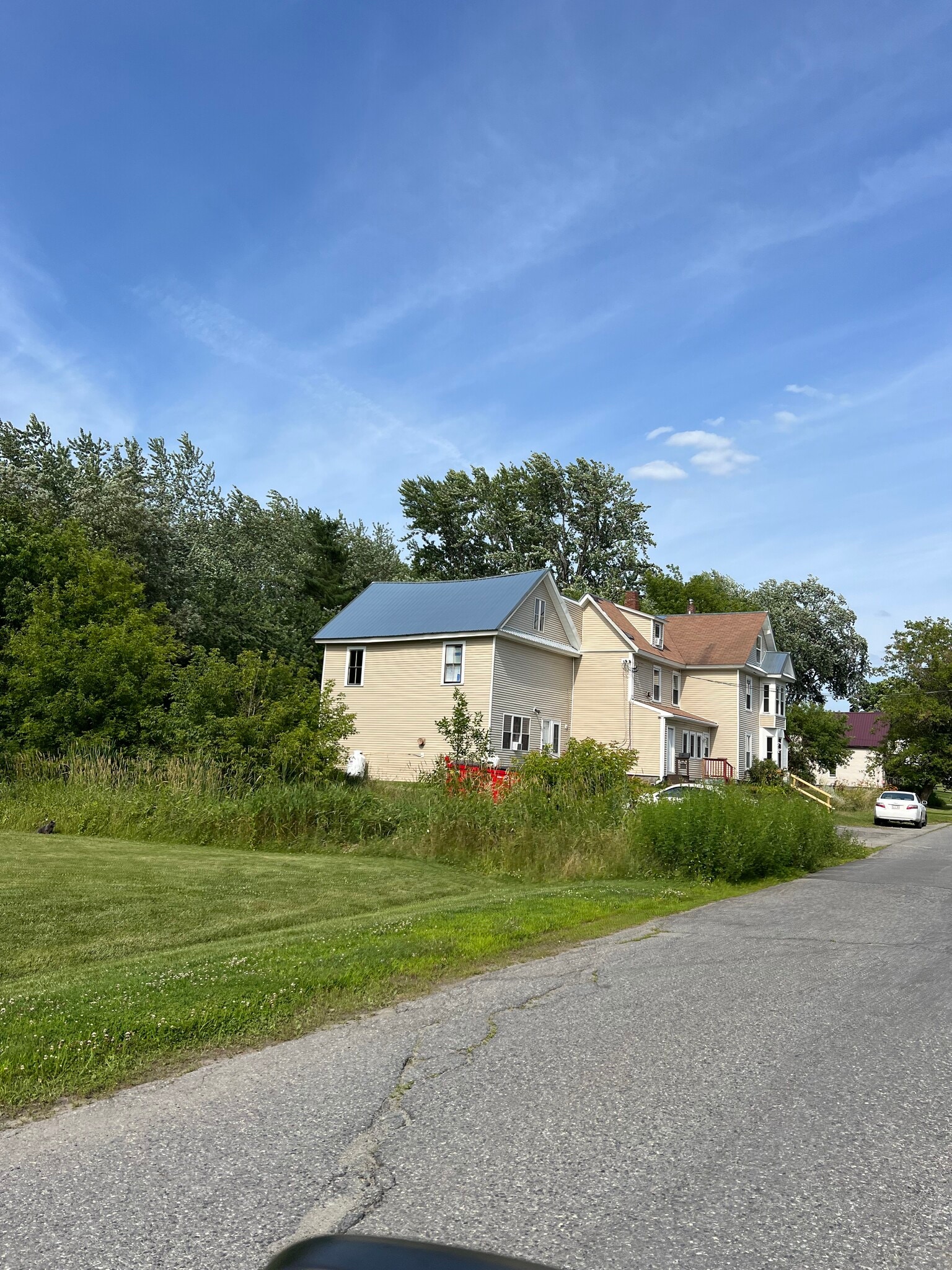 Nice location Walking distance Pittsfield Center - 137 West St