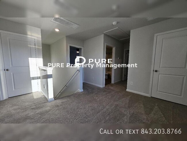 Building Photo - Spacious 4 Bedroom 3 Bathroom Rental Avail...