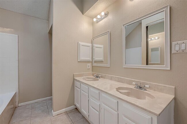 Building Photo - 4422 Waterfall Way
