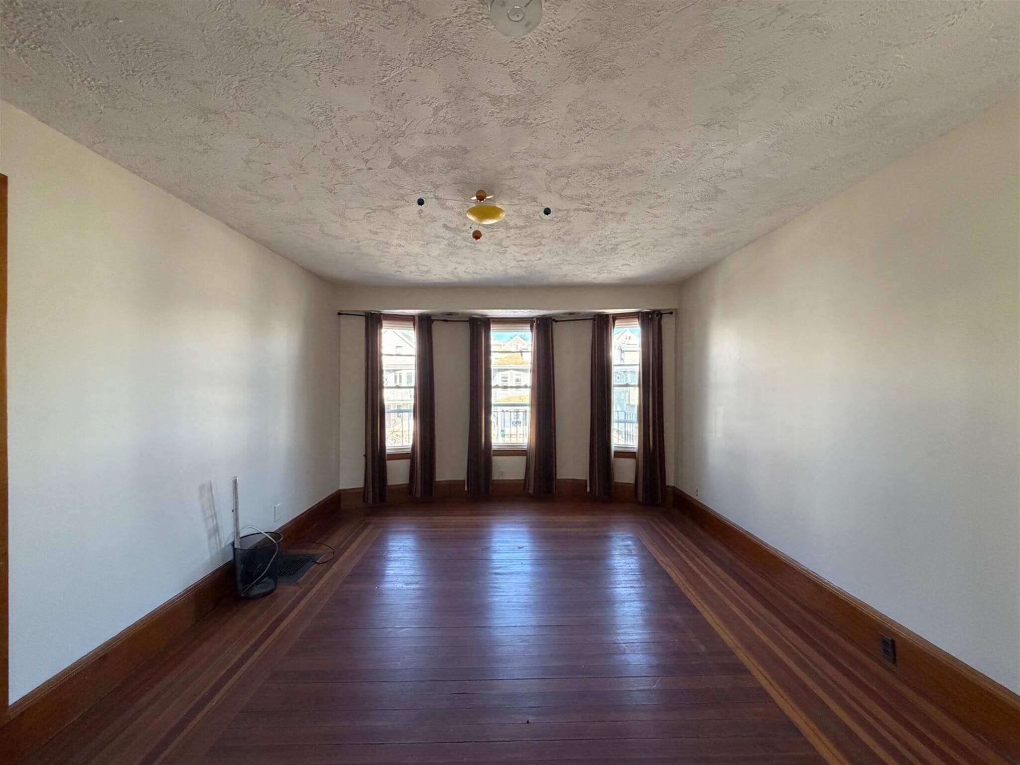 Building Photo - 1040 Broadway