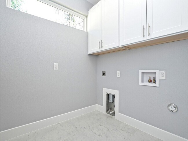 Building Photo - 1130 Lott Ave