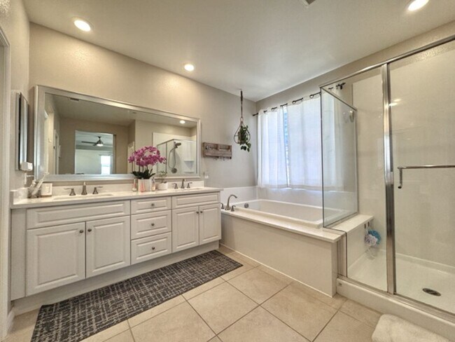 Building Photo - Stunning 5 Bedroom + Office Home with Priv...