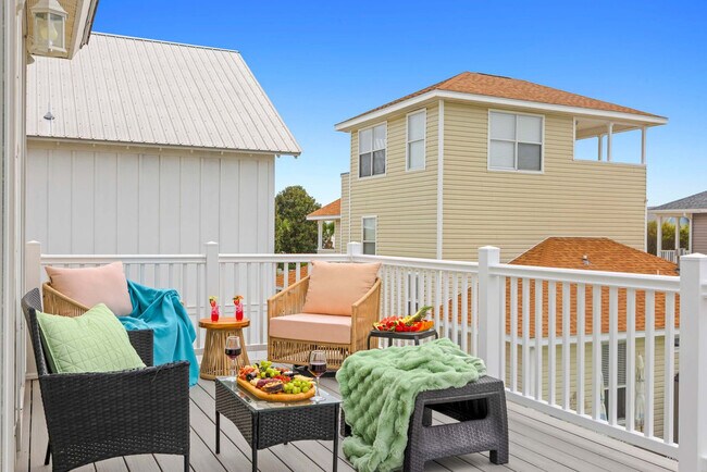 Building Photo - 4456 Luke Ave