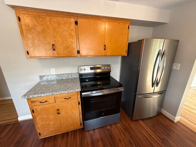 Building Photo - Beautiful Four Bedroom Home in South Salem with Large Backyard and New Paver Patio!