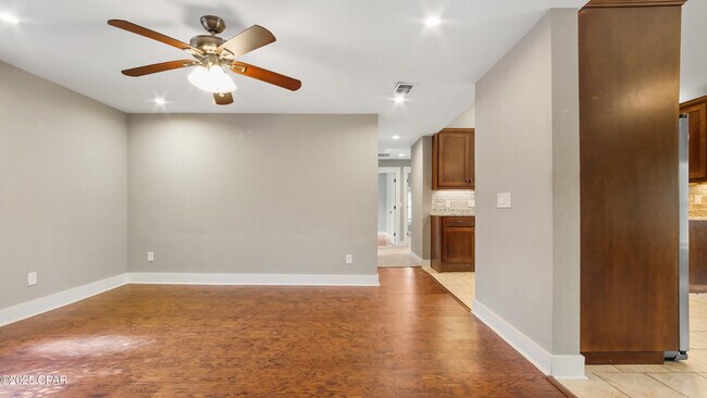 Building Photo - 205 N Macarthur Ave
