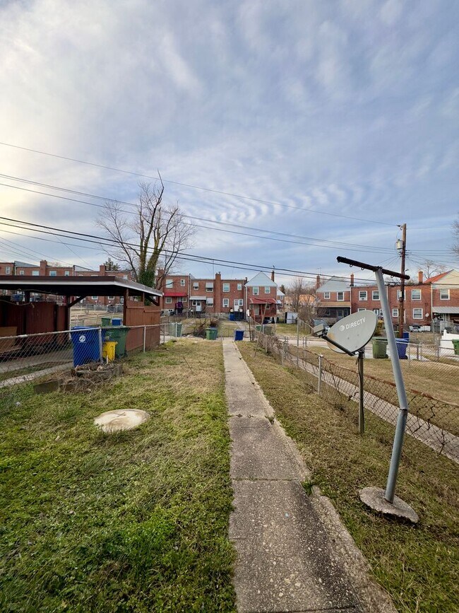 Building Photo - Charming 3 Bedroom/1.5 Bathroom in Yale Heights, MD!