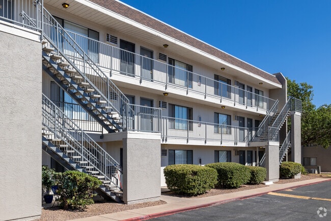 Building Photo - Sterling Pointe