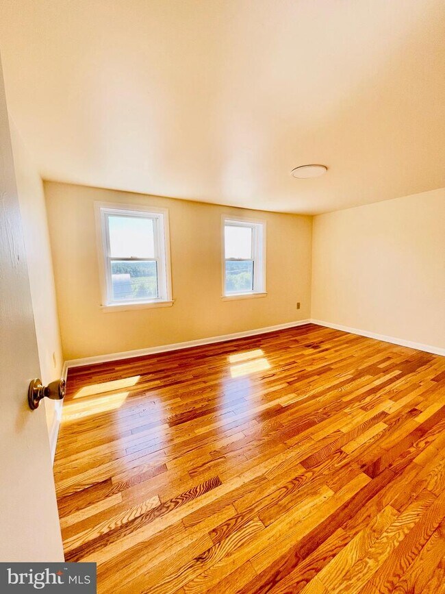 Building Photo - 288 Oxford Rd