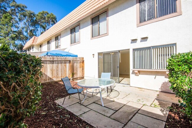 Building Photo - Spacious 3BR Condo with Pool View in Tangl...