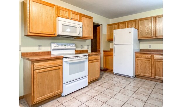 Building Photo - 2210 Longyear Ave