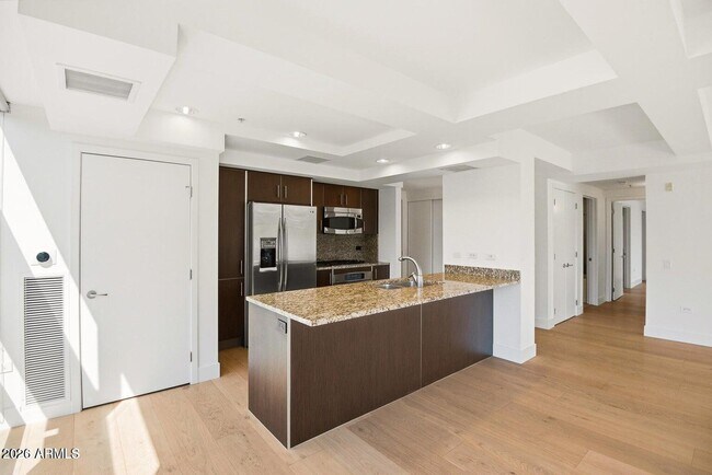 Building Photo - 7131 E Rancho Vista Dr