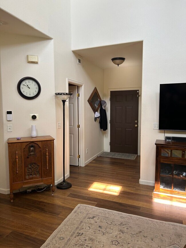 Building Photo - Welcome to your new home!  3 beds, 2.5 bat...