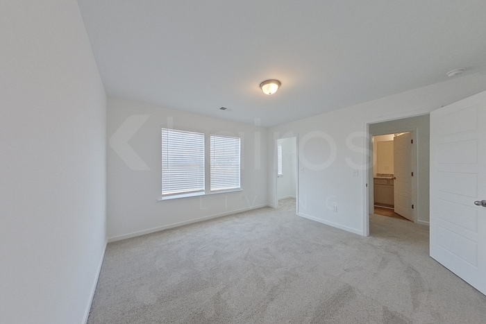 Building Photo - 100 English Oak Ln