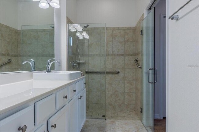 Building Photo - 519 Cadiz Dr