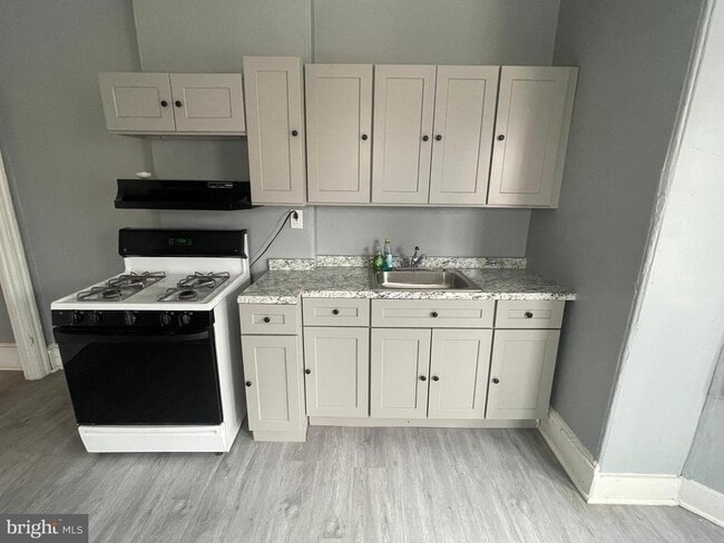 Building Photo - 1901 Broadway