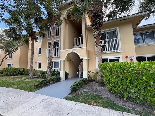 Building Photo - 9905 Westwood Dr