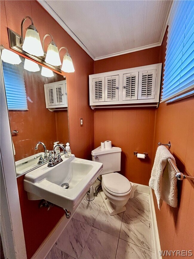 Building Photo - 38 Oakland Pl