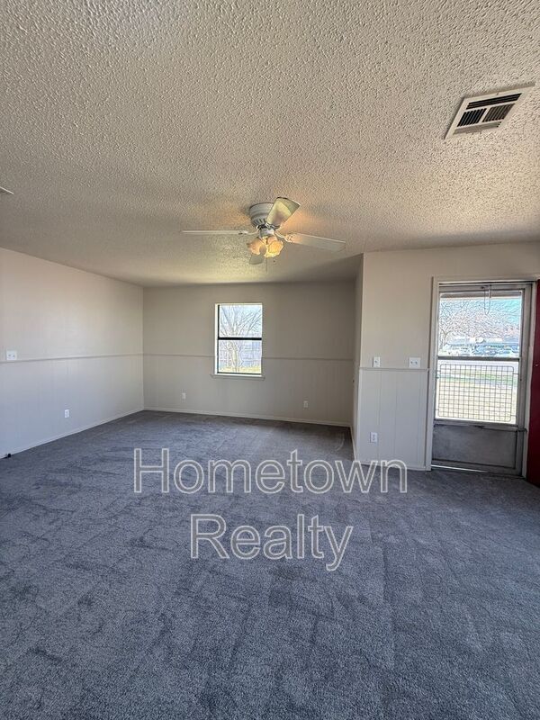 Building Photo - 5 W Farrall St