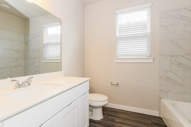Building Photo - 18326 W Centro Cir