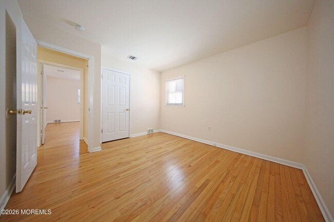 Building Photo - 8 Viola Ave