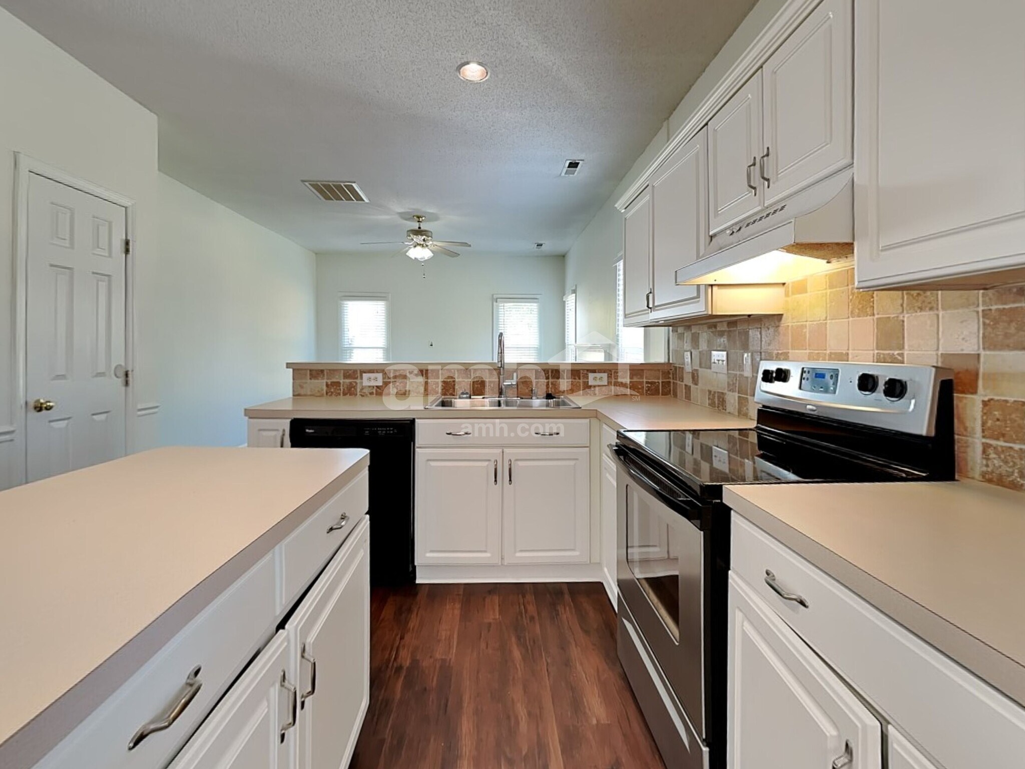 Building Photo - 3300 Kemper Ct