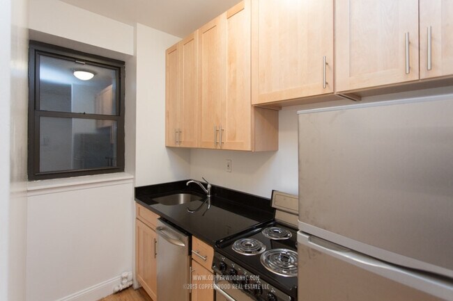 Building Photo - 315 East 84th St