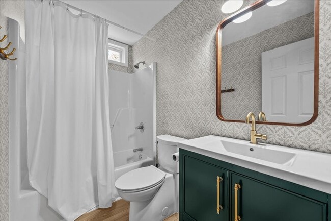 Building Photo - 43 S Lakeshore Dr