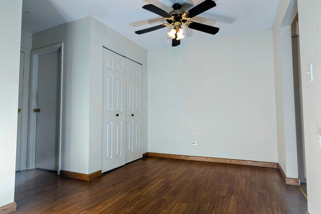 Dining area - 9S025 Lake Dr