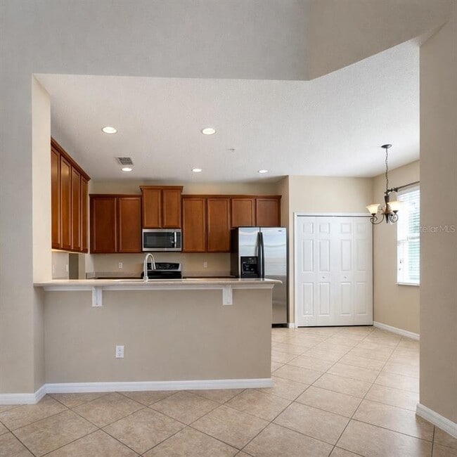 Building Photo - 1136 Crestwood Commons Ave