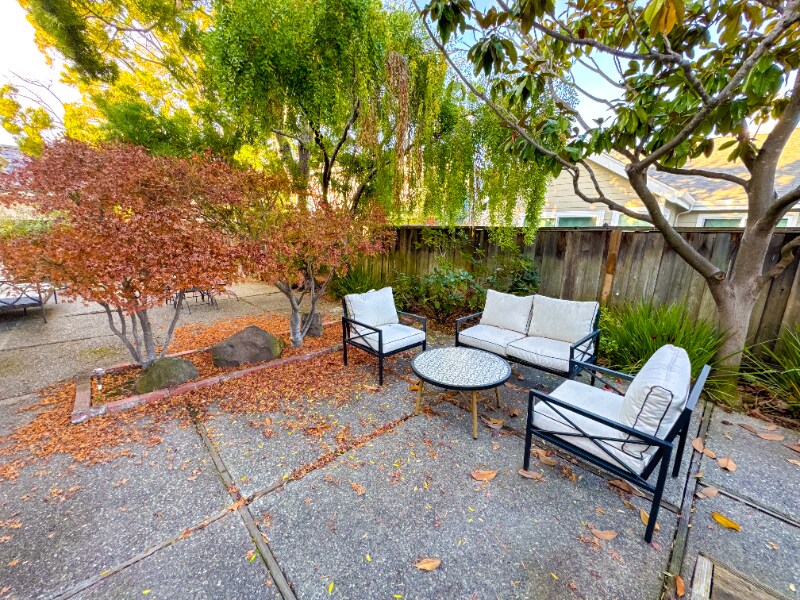 Building Photo - 115 Thatcher Ln