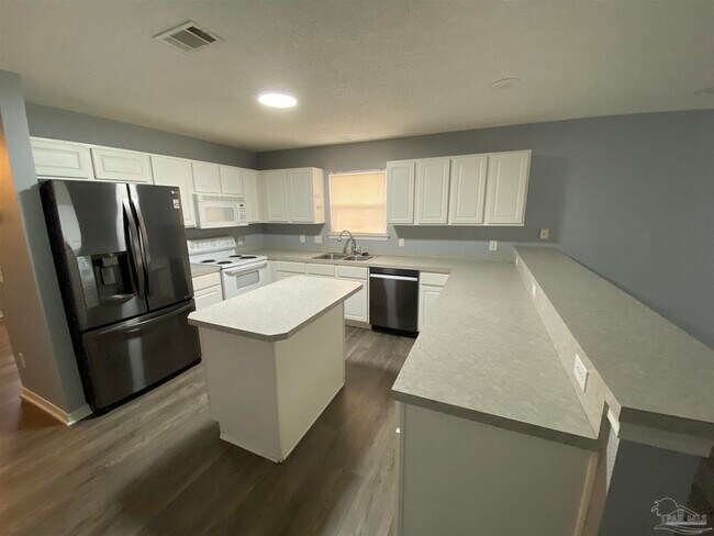 Building Photo - 10340 Chinaberry Ct