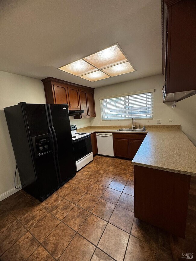 Building Photo - 543 Silver Dr