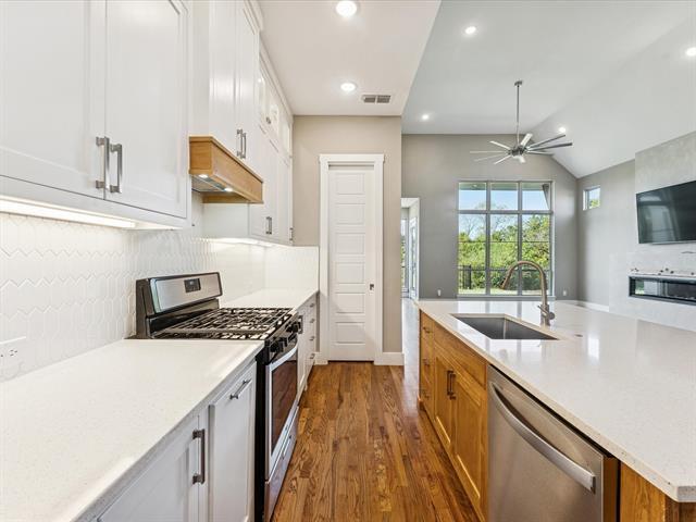 Building Photo - 914 St George Pl