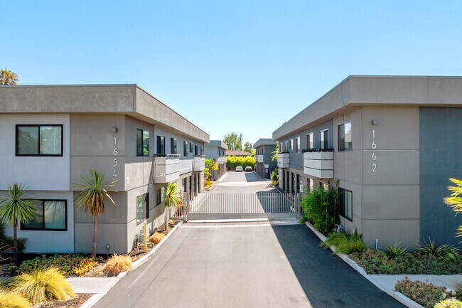 Building - Innovation at Hollenbeck