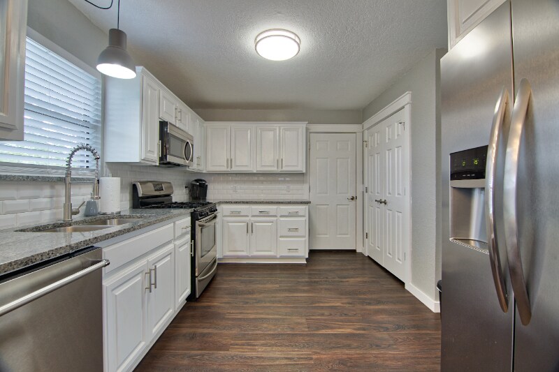 Building Photo - 2924 Canyon Oaks Ct