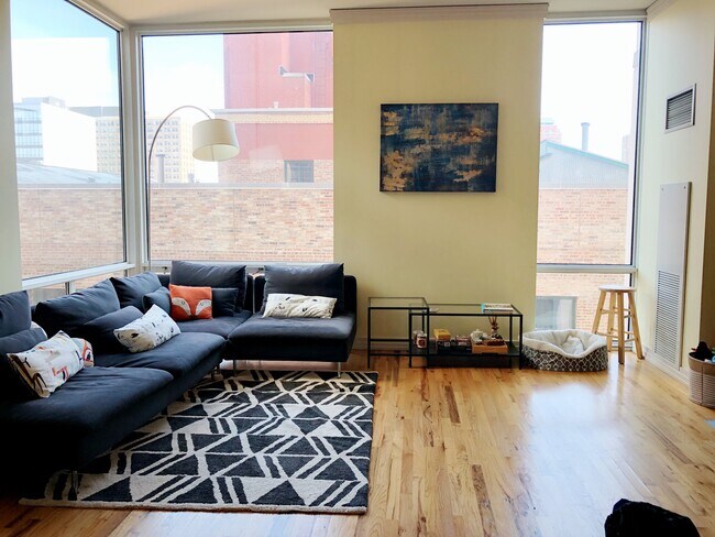 Primary Photo - 170 W Polk St