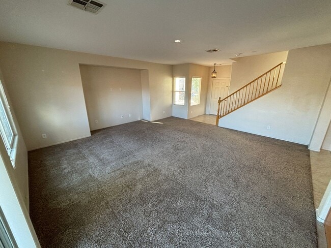 Building Photo - Gorgeous 3bed / 2.5bath home in the Silverstone Ranch community!