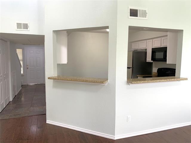 Building Photo - 9601 Forest Ln