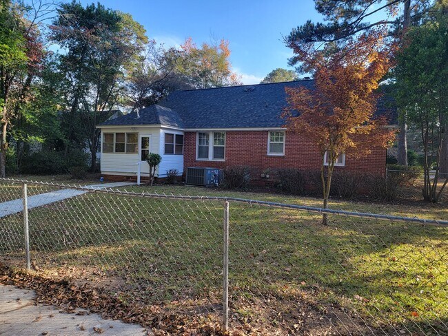 Building Photo - 3 Bedroom 1.5 bath House Florence!