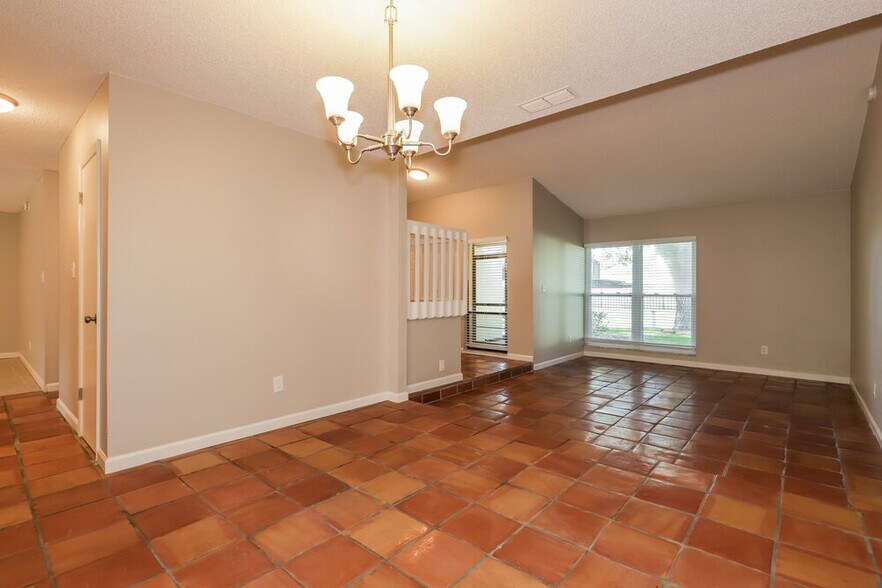 Building Photo - 1206 Letona Ln
