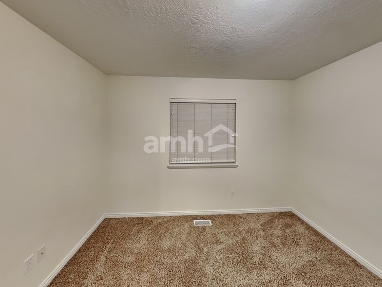 Building Photo - 957 W 1200 S