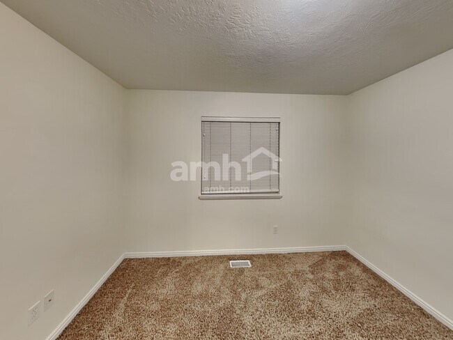 Building Photo - 957 W 1200 S