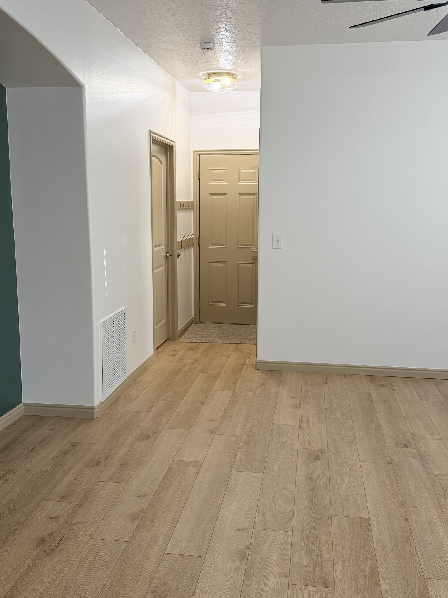 Building Photo - 1138 Kensington Dr