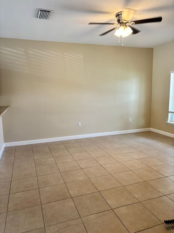 Building Photo - 1123 Normandy Dr