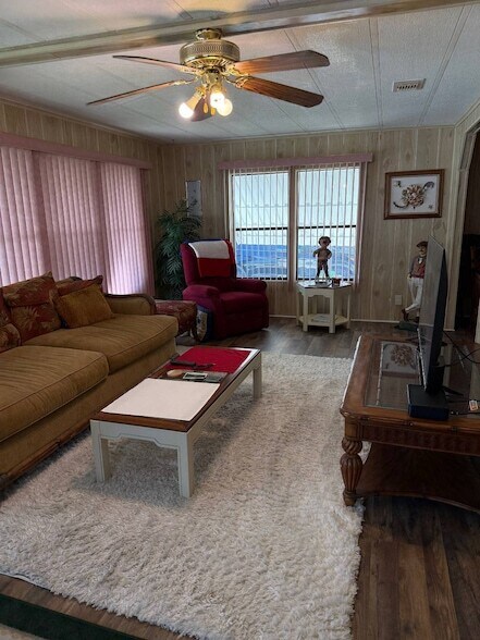 Building Photo - 128 Needle Palm Ln