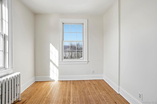 Building Photo - 320 Simpson Pl