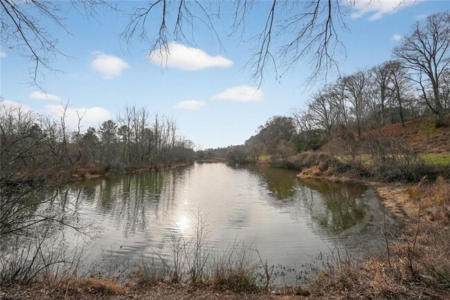 Building Photo - 3921 Riverlook Pkwy SE