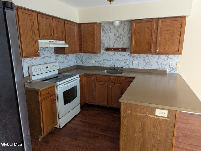 Building Photo - 13 Erie Ct